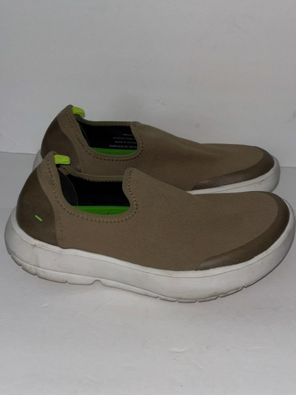 OOFOS OOmg eeZee Low Womens Size 8 Khaki Tan Walking Slip On Recovery Shoes